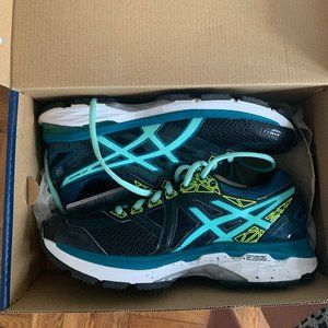 Brand new size 7 Asics GT-2000 4